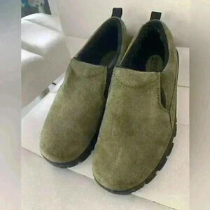 Lands End Women’s SZ 7 Olive Suede Slip On Mocs‎ Hiking Shoe Excellent Condition